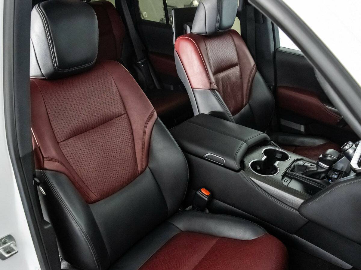 Купить Toyota Land Cruiser с пробегом. Фото: #23