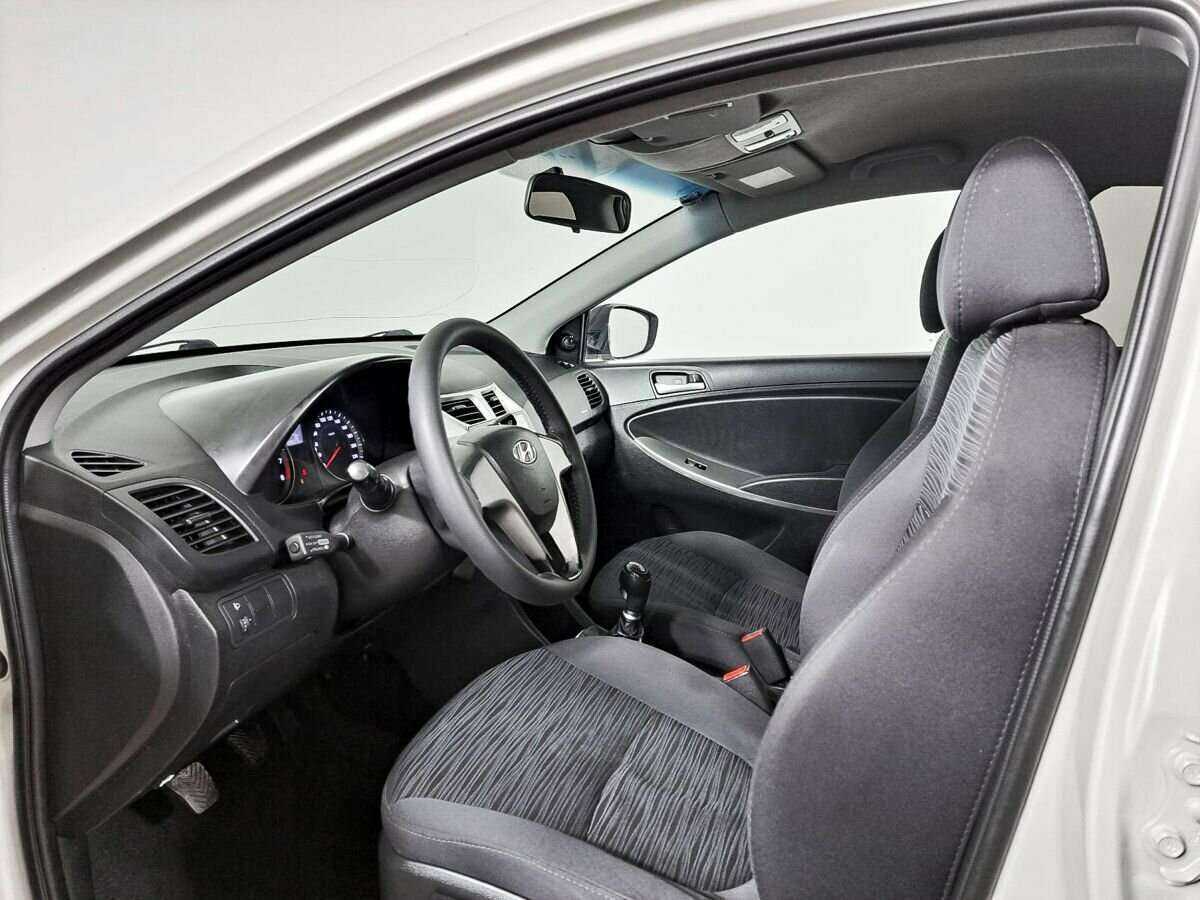 Купить Hyundai Solaris с пробегом. Фото: #10