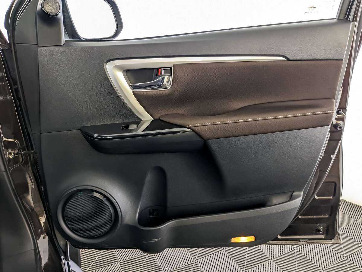 Купить Toyota Fortuner с пробегом. Фото: #19
