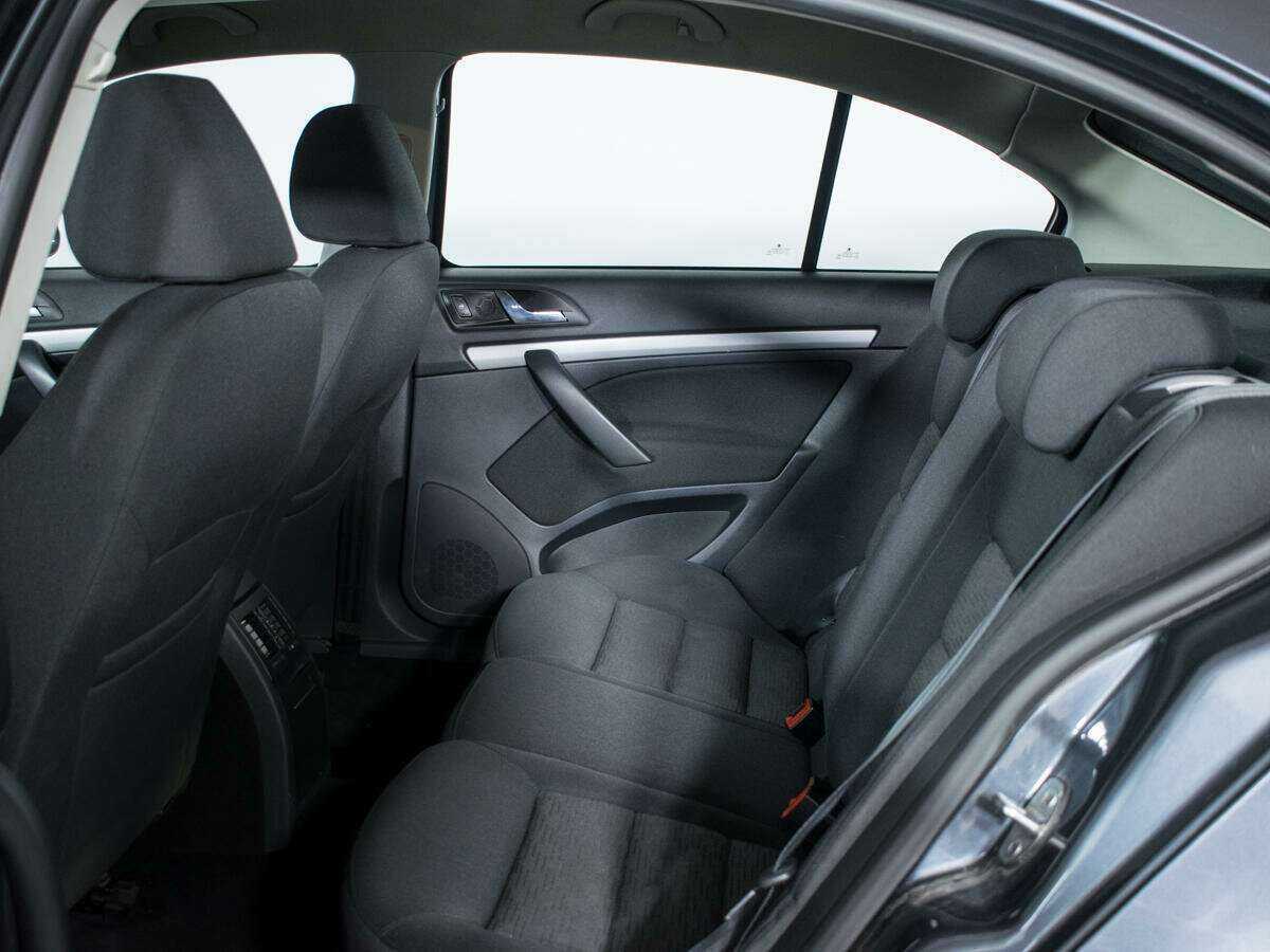 Купить Skoda Octavia с пробегом. Фото: #9