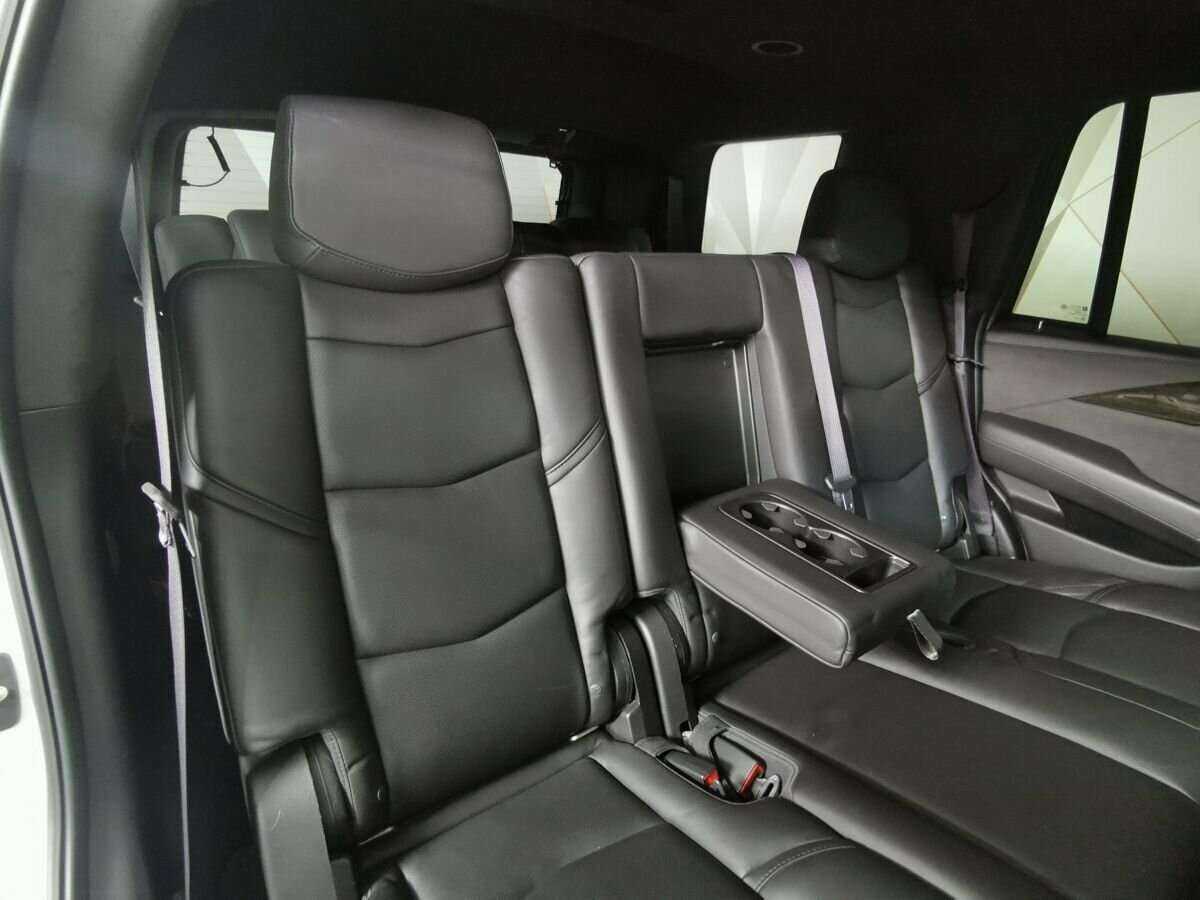 Купить Cadillac Escalade с пробегом. Фото: #10
