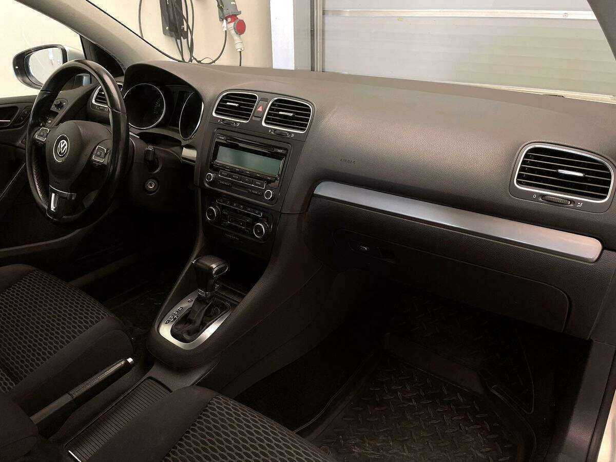 Купить Volkswagen Golf с пробегом. Фото: #6