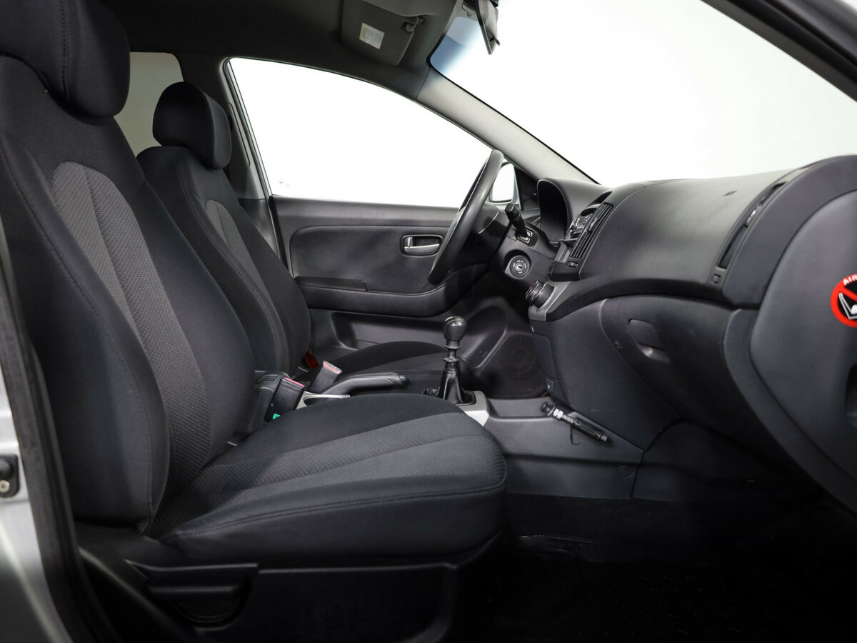 Купить Hyundai Elantra с пробегом. Фото: #15
