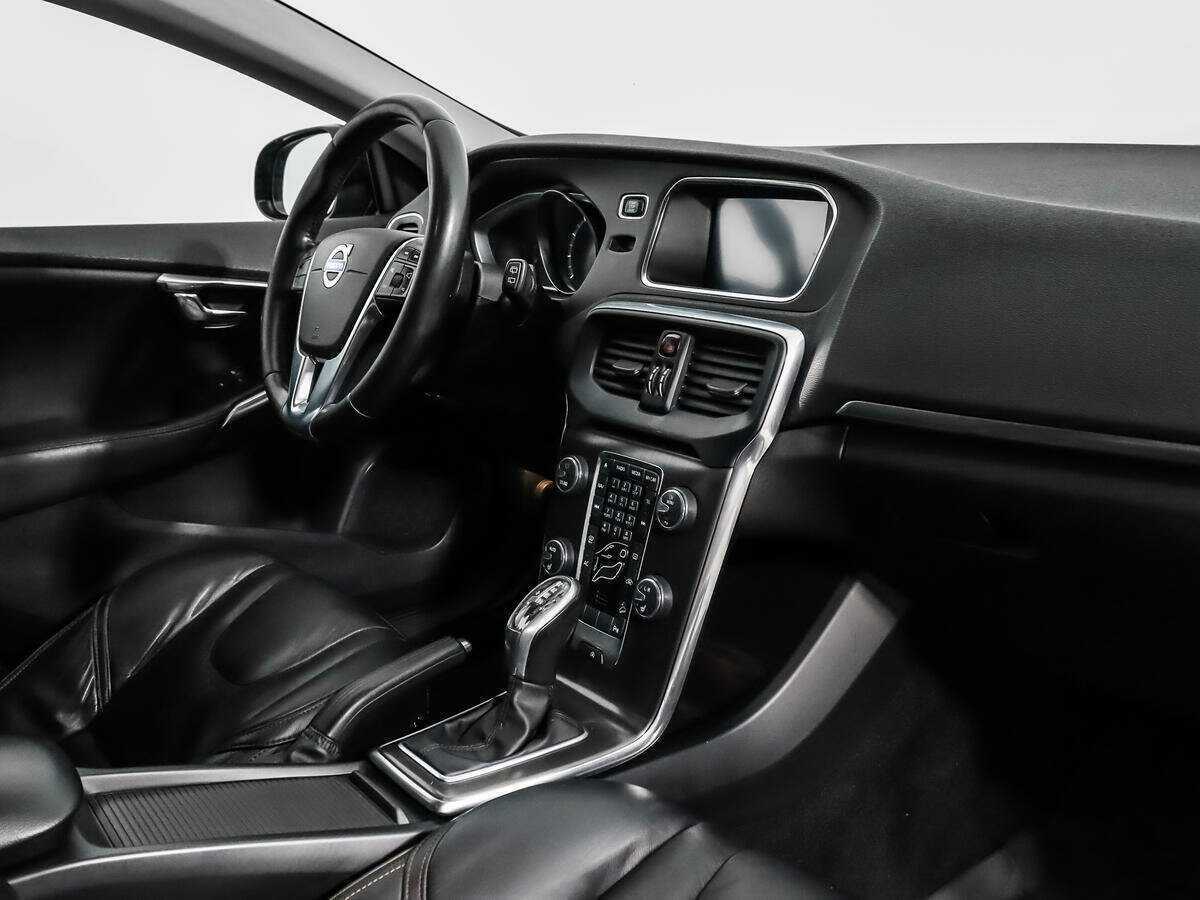 Купить Volvo V40 Cross Country с пробегом. Фото: #9