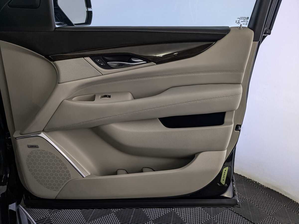 Купить Cadillac Escalade с пробегом. Фото: #24