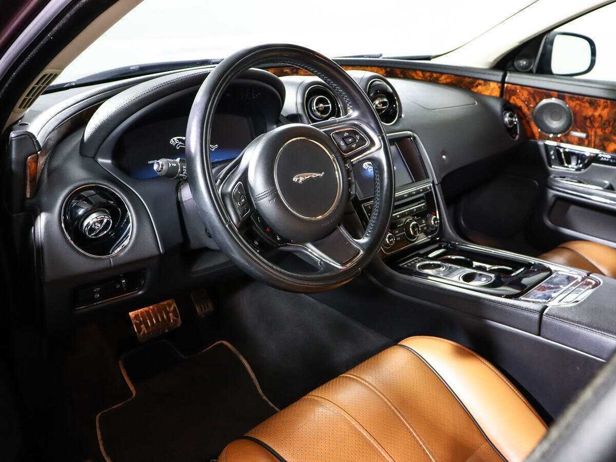 Купить Jaguar XJ с пробегом. Фото: #13