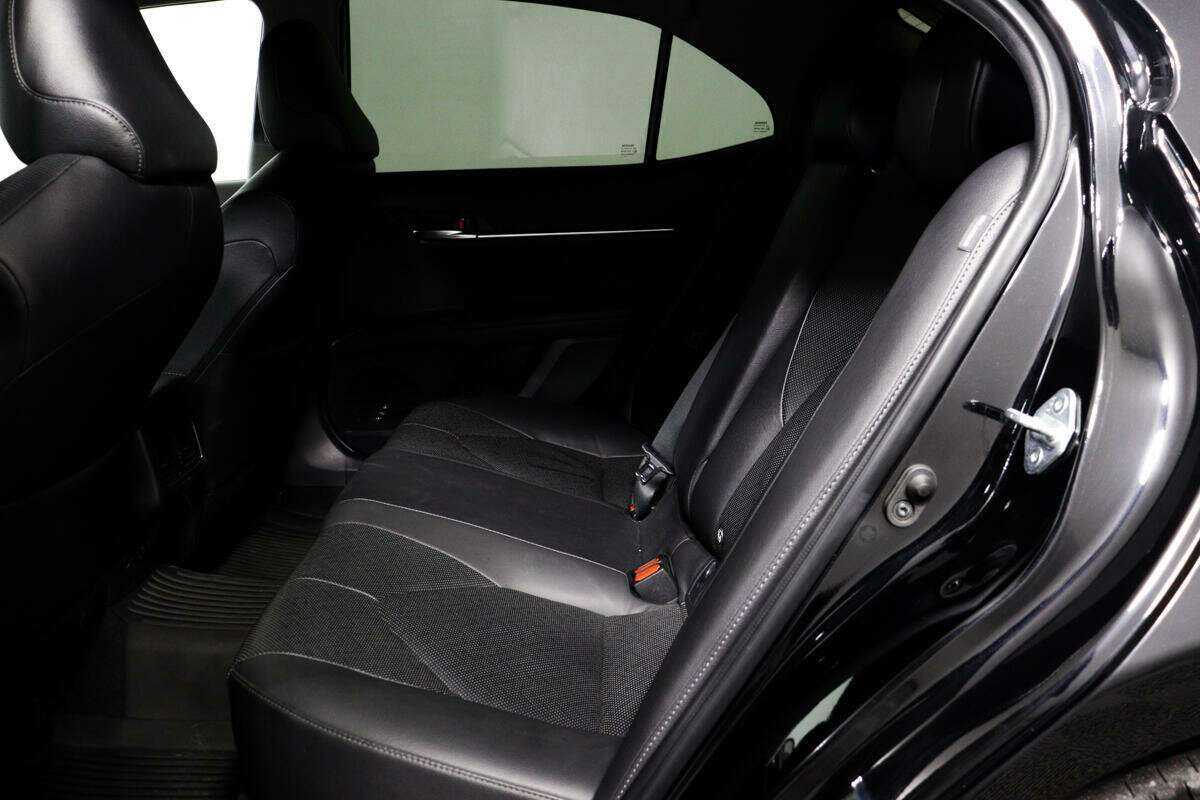 Купить Toyota Camry с пробегом. Фото: #11