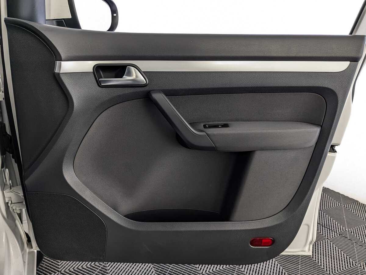 Купить Volkswagen Touran с пробегом. Фото: #20