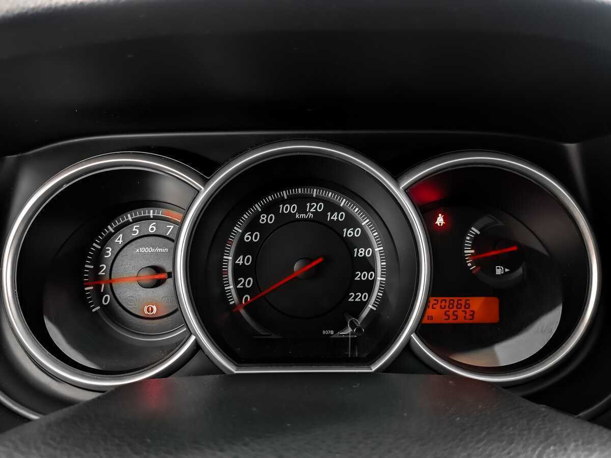 Купить Nissan Tiida с пробегом. Фото: #11