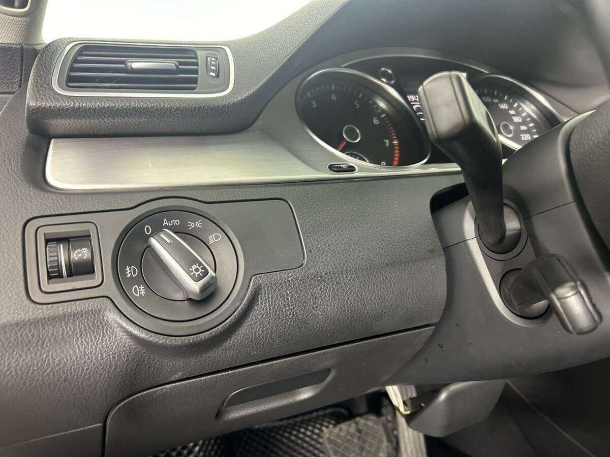 Купить Volkswagen Passat с пробегом. Фото: #8