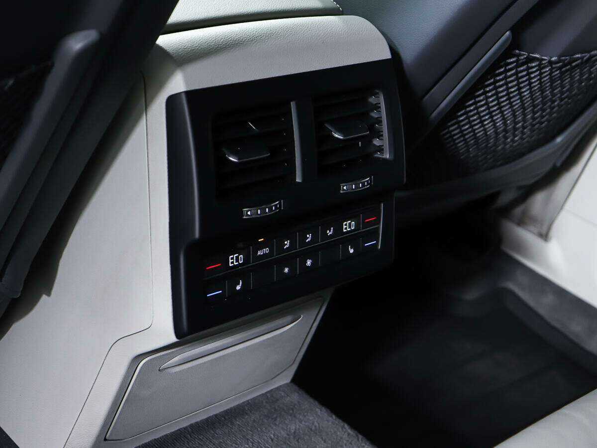 Купить Volkswagen Touareg с пробегом. Фото: #15
