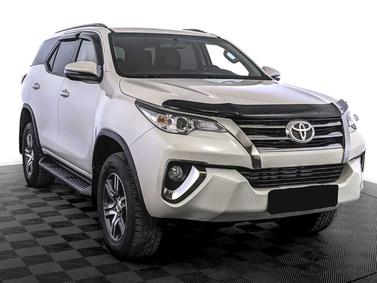 Купить Toyota Fortuner с пробегом. Фото: #2