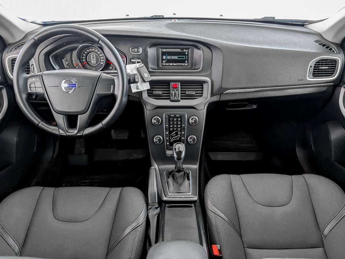 Купить Volvo V40 Cross Country с пробегом. Фото: #11