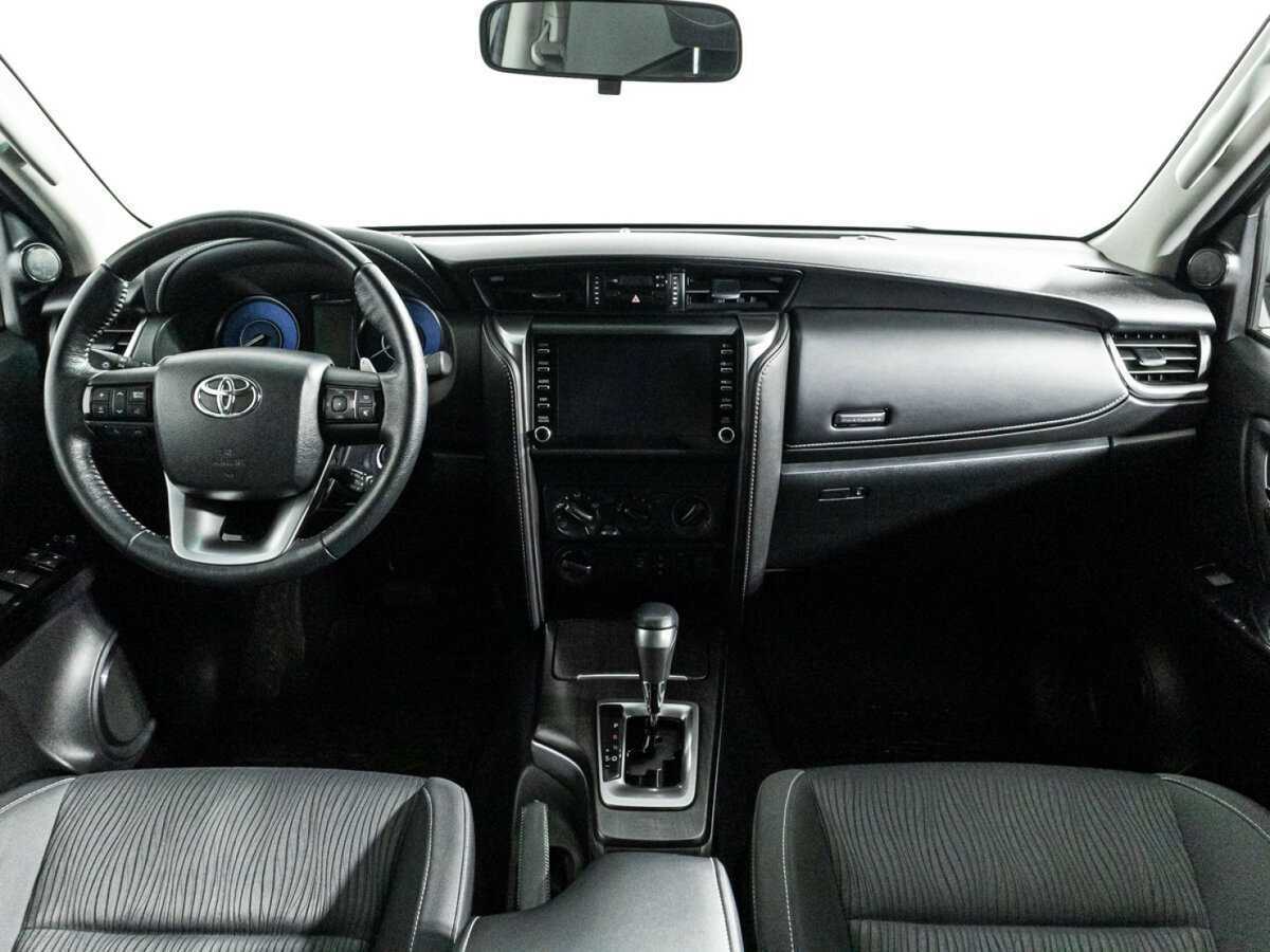 Купить Toyota Fortuner с пробегом. Фото: #12