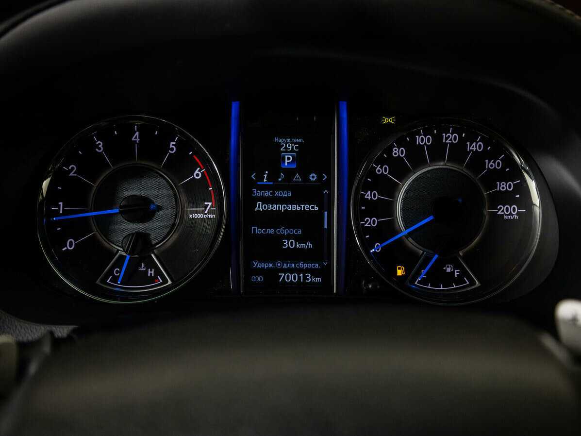 Купить Toyota Fortuner с пробегом. Фото: #9