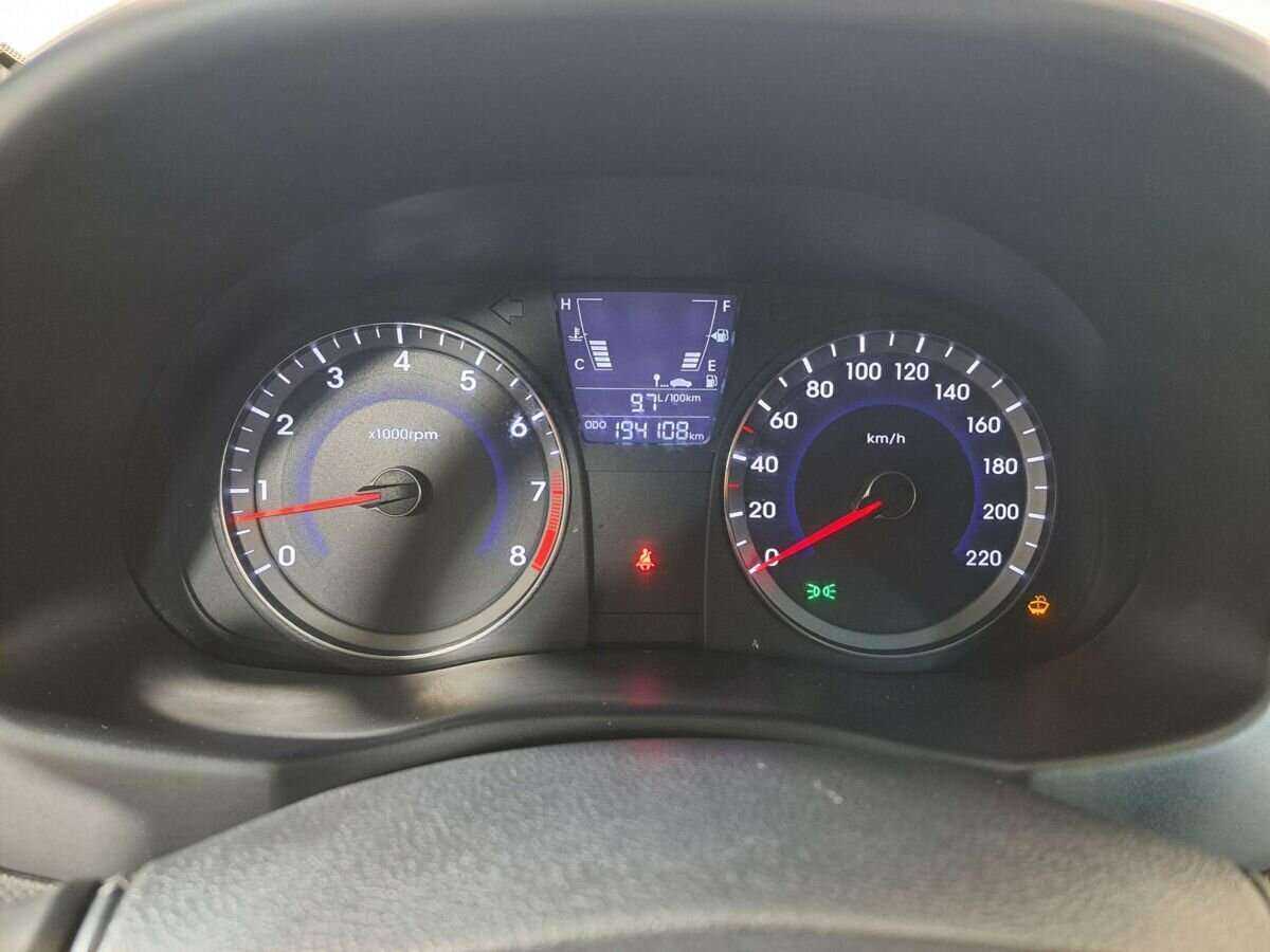 Купить Hyundai Solaris с пробегом. Фото: #10