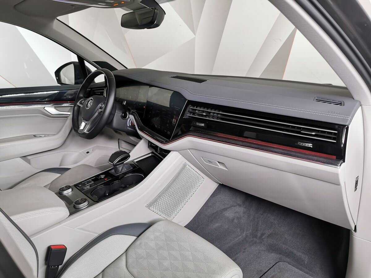 Купить Volkswagen Touareg с пробегом. Фото: #8