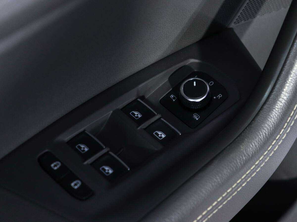 Купить Volkswagen Touareg с пробегом. Фото: #20