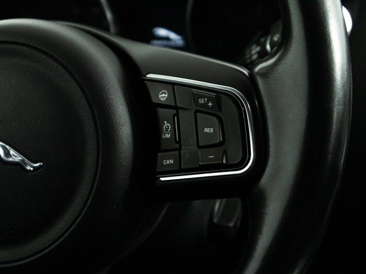 Купить Jaguar XE с пробегом. Фото: #21