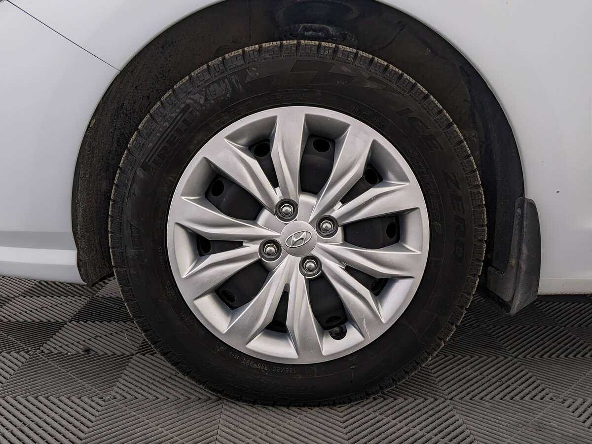Купить Hyundai Solaris с пробегом. Фото: #11