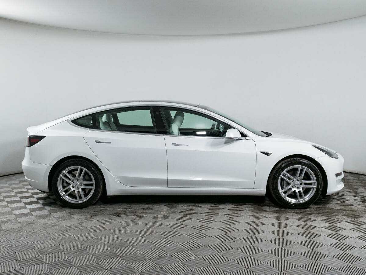 Купить Tesla Model 3 с пробегом. Фото: #1