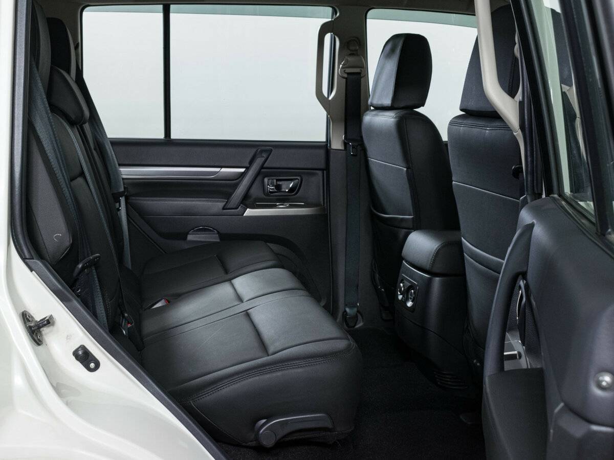 Купить Mitsubishi Pajero с пробегом. Фото: #9