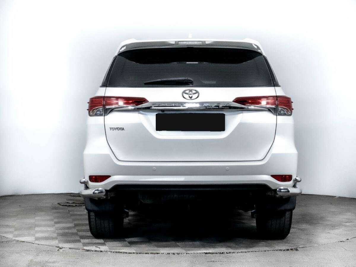 Купить Toyota Fortuner с пробегом. Фото: #4