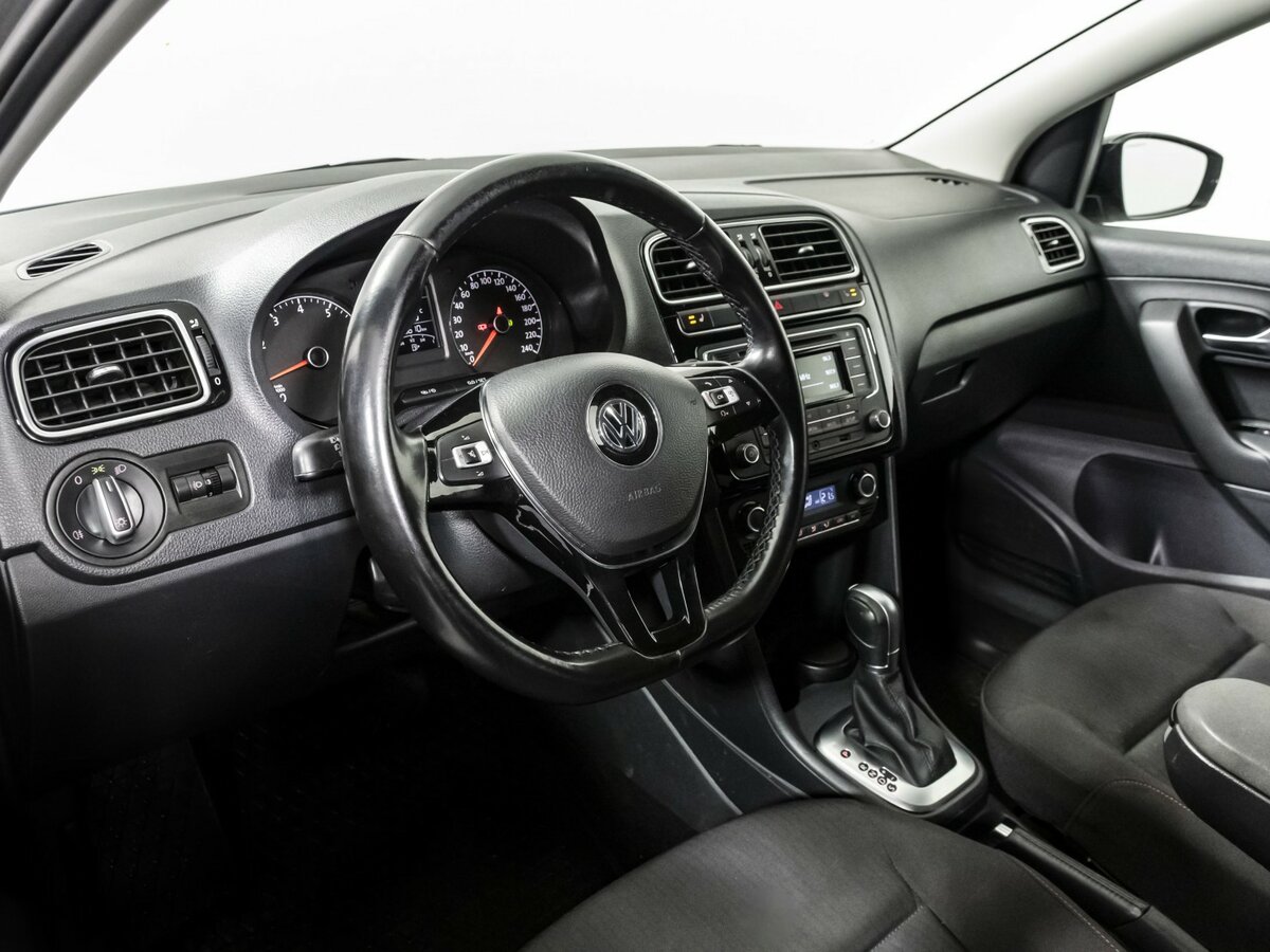 Купить Volkswagen Polo с пробегом. Фото: #9