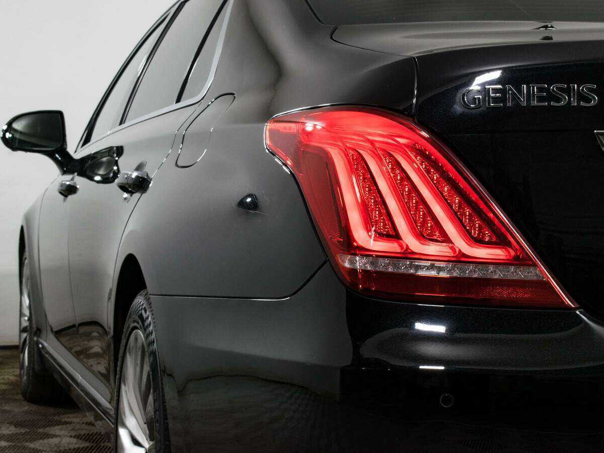 Купить Genesis G90 с пробегом. Фото: #28
