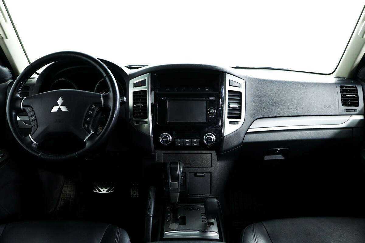 Купить Mitsubishi Pajero с пробегом. Фото: #9
