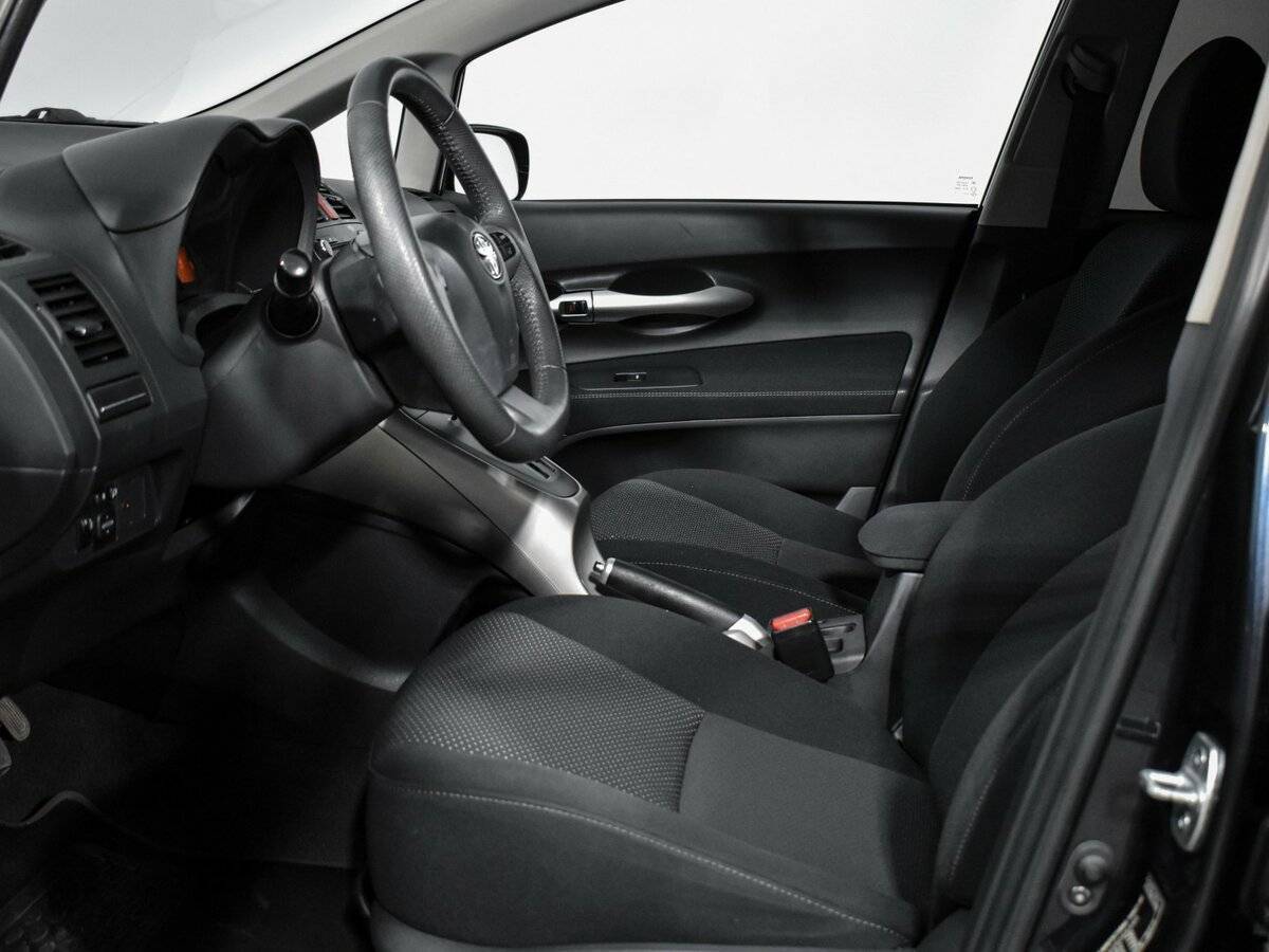 Купить Toyota Auris с пробегом. Фото: #11
