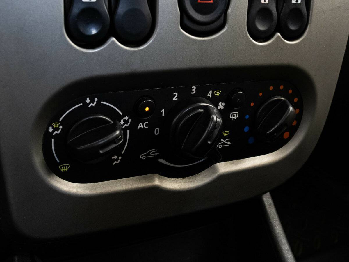 Купить Renault Logan с пробегом. Фото: #8