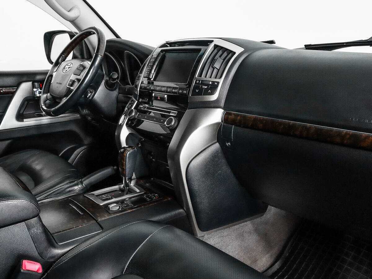 Купить Toyota Land Cruiser с пробегом. Фото: #11