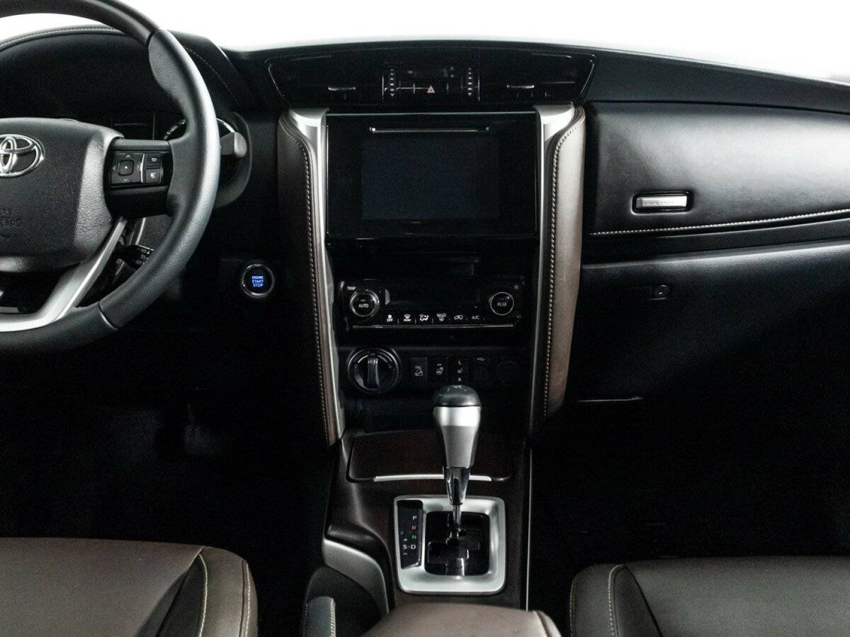 Купить Toyota Fortuner с пробегом. Фото: #13