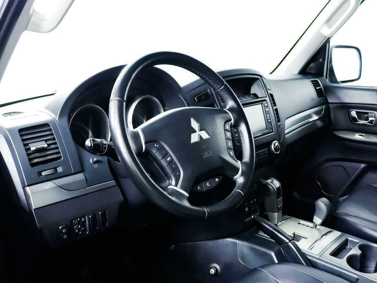 Купить Mitsubishi Pajero с пробегом. Фото: #9