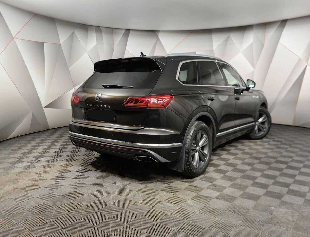 Купить Volkswagen Touareg с пробегом. Фото: #1