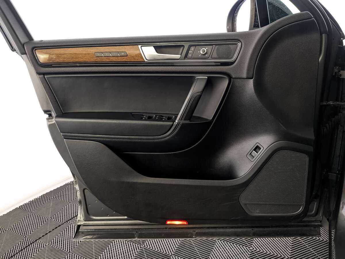 Купить Volkswagen Touareg с пробегом. Фото: #13