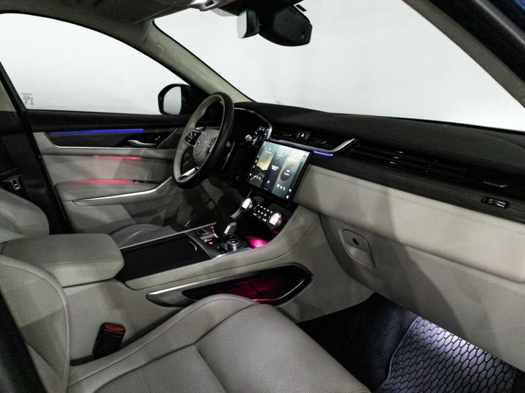 Купить Jaguar F-Pace с пробегом. Фото: #27
