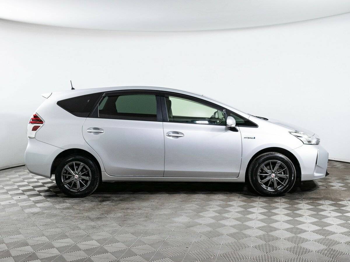 Купить Toyota Prius Alpha с пробегом. Фото: #3