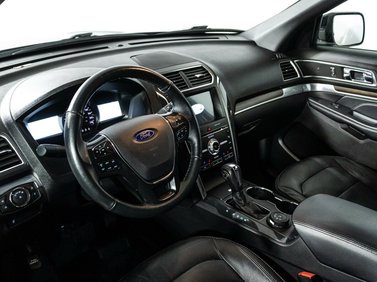 Купить Ford Explorer с пробегом. Фото: #8