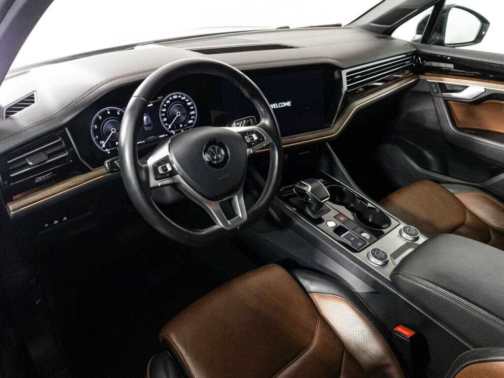 Купить Volkswagen Touareg с пробегом. Фото: #10