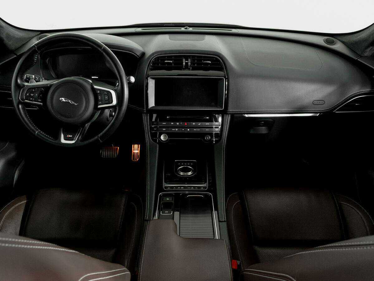 Купить Jaguar F-Pace с пробегом. Фото: #11