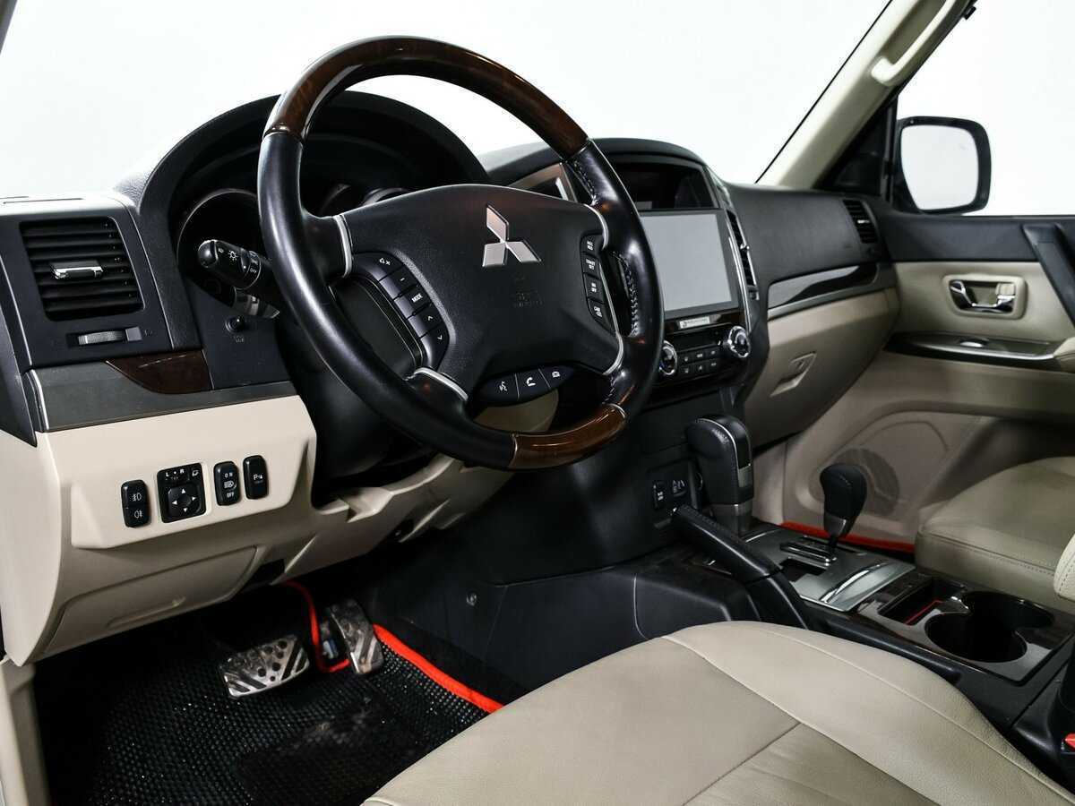Купить Mitsubishi Pajero с пробегом. Фото: #12