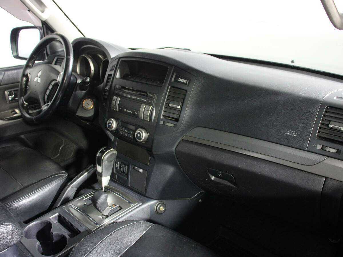 Купить Mitsubishi Pajero с пробегом. Фото: #6