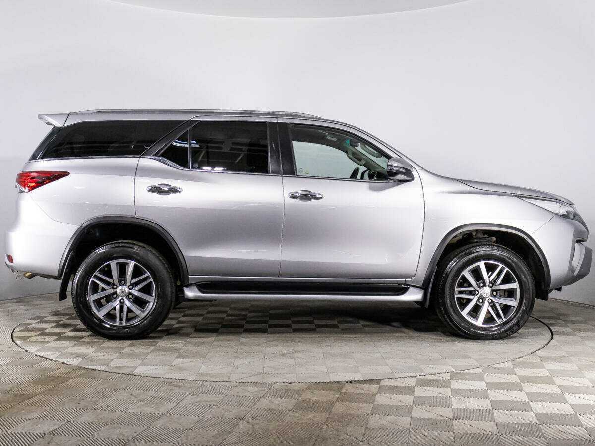 Купить Toyota Fortuner с пробегом. Фото: #3