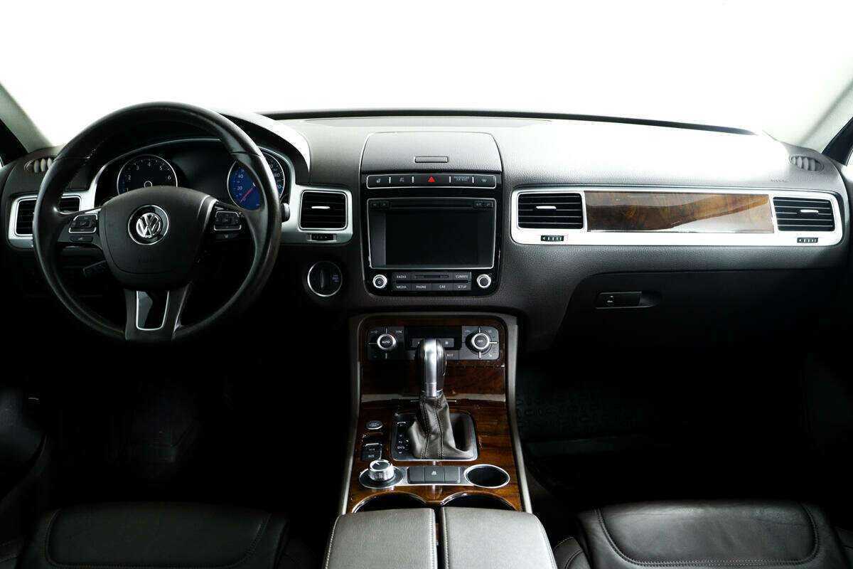 Купить Volkswagen Touareg с пробегом. Фото: #10
