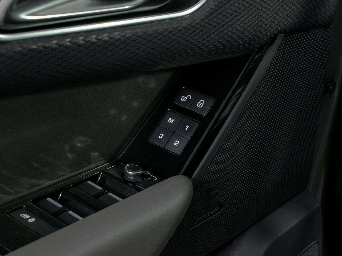 Купить Land Rover Range Rover Velar с пробегом. Фото: #18