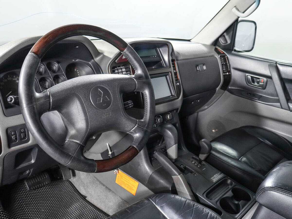 Купить Mitsubishi Pajero с пробегом. Фото: #10