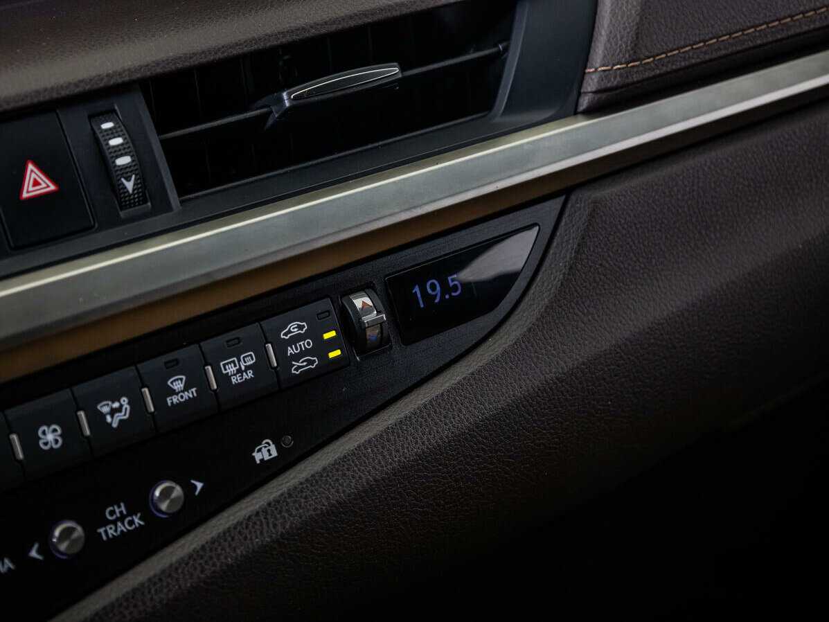 Купить Lexus ES с пробегом. Фото: #21