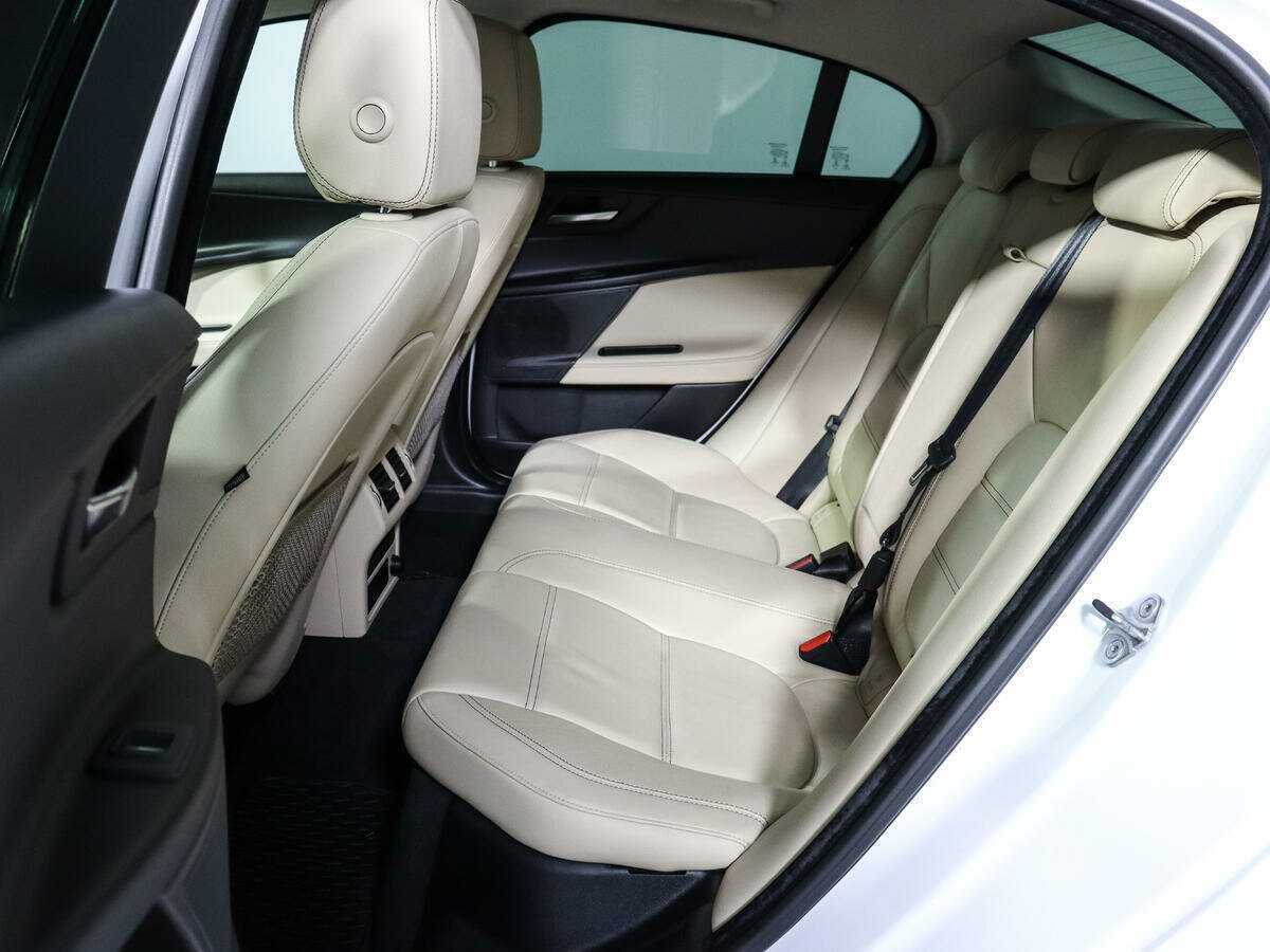 Купить Jaguar XE с пробегом. Фото: #6